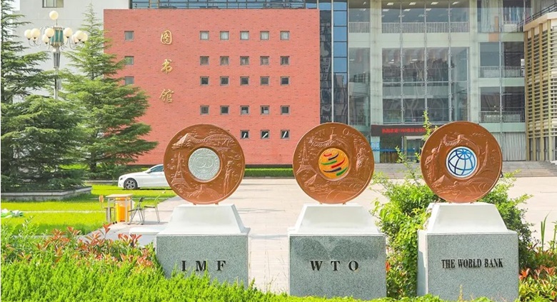 Yingjie Helps Shandong Foreign Trade Vocational College Scholarship Awarding Ceremony